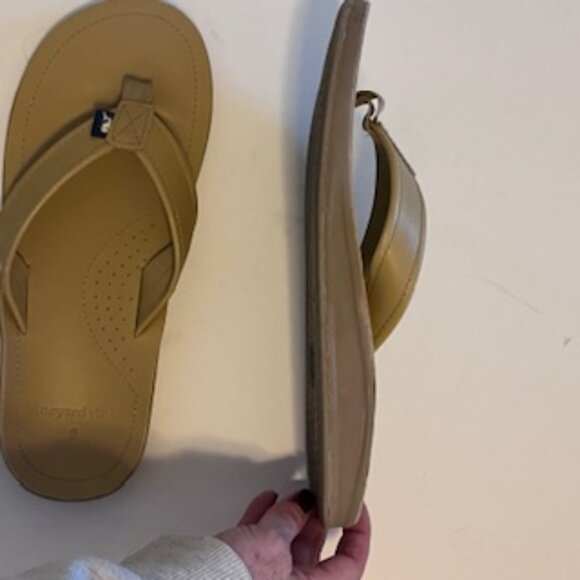 Mens Vineyard Vines Contoured Leather Flip Flops--Size 9 - Picture 3 of 4